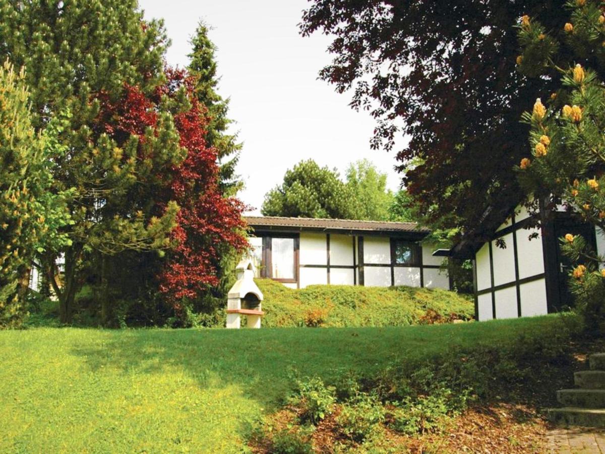 Furnished Bungalow With Peaceful Neighbourhood Meschede Bagian luar foto