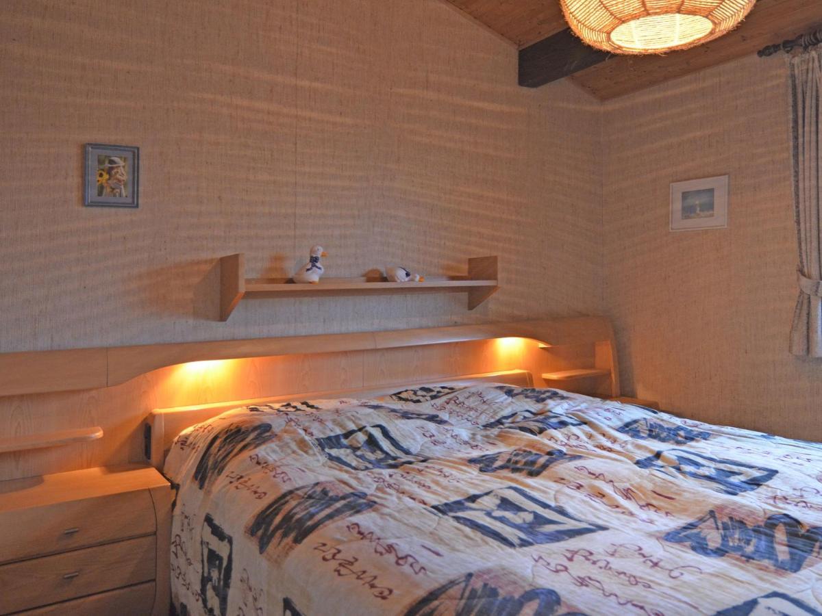 Furnished Bungalow With Peaceful Neighbourhood Meschede Bagian luar foto