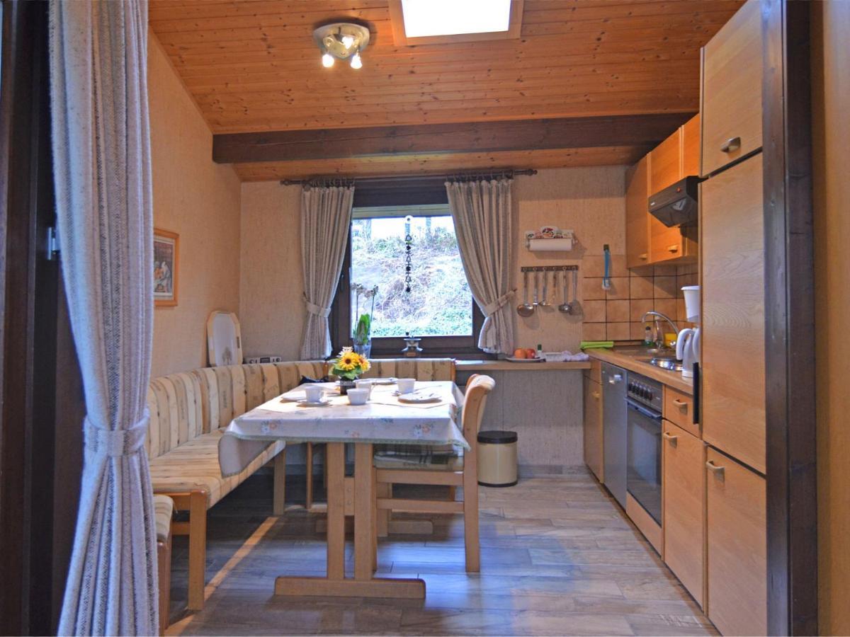 Furnished Bungalow With Peaceful Neighbourhood Meschede Bagian luar foto