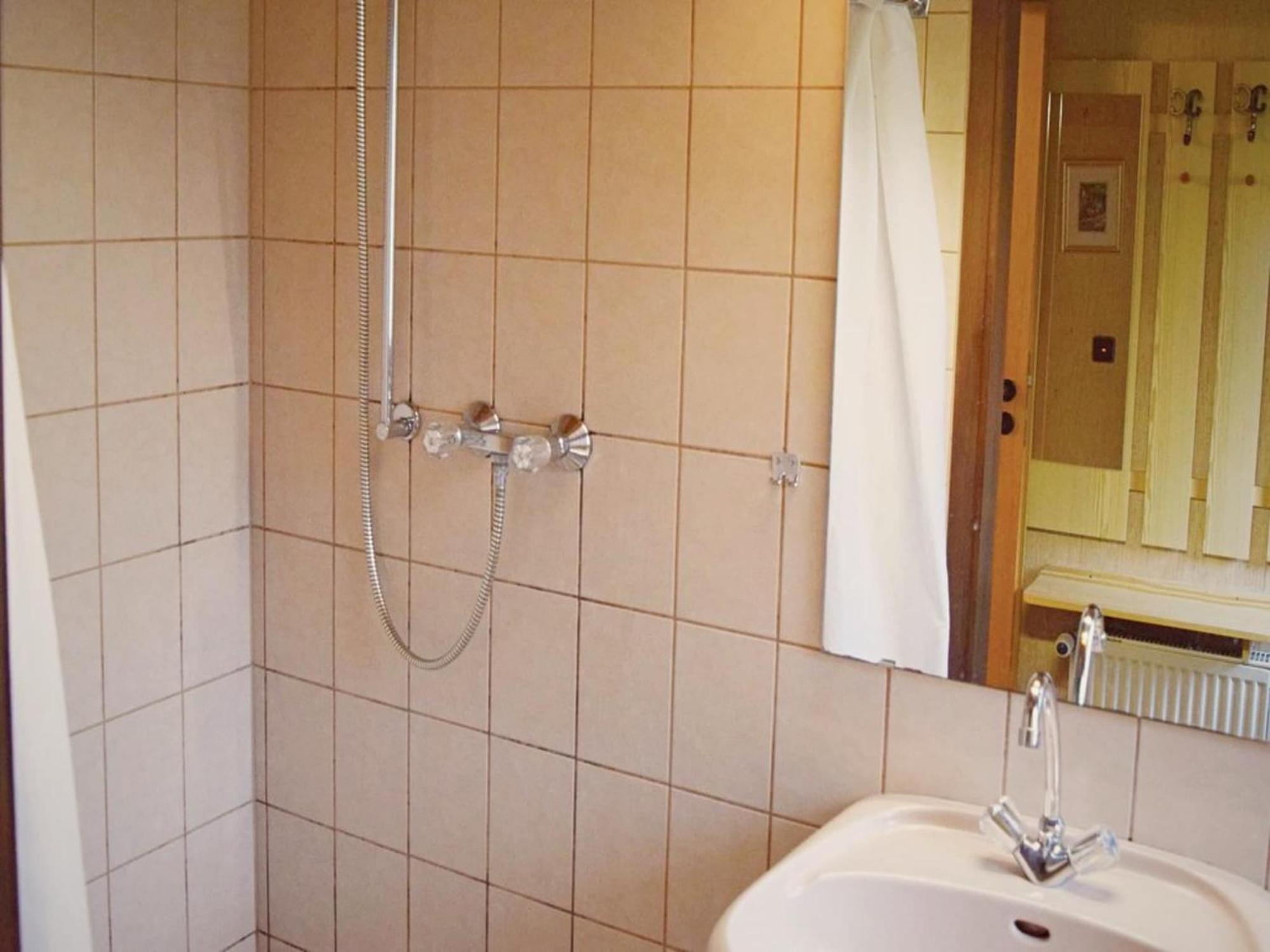 Furnished Bungalow With Peaceful Neighbourhood Meschede Bagian luar foto
