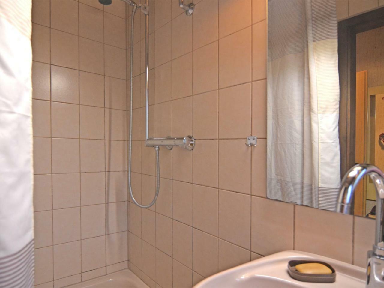 Furnished Bungalow With Peaceful Neighbourhood Meschede Bagian luar foto